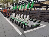 Izbacuju novi električni skuter svakih 90 sekundi. Započela je indijska revolucija