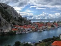 Plaće će padati, a ne rasti