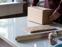 Hakom: E-trgovina potiče rast potražnje za paketskim uslugama