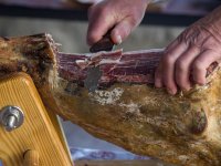 Hrabrost u doba korone: Zatvoren mu restoran, a on zapošljava nove radnike